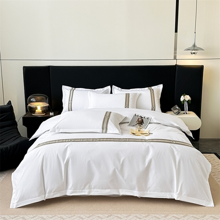 Brodert hotelllengen elegant myk luksus